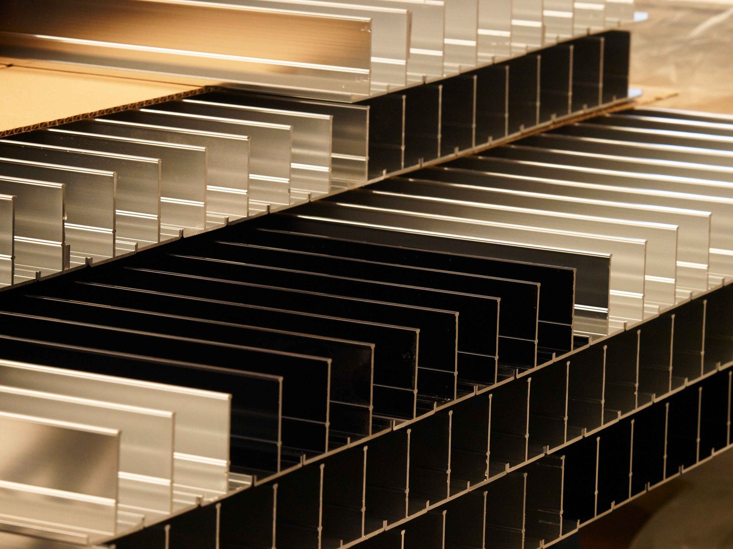 El aluminio es infinitamente reciclable, lo que lo convierte en una materia prima estratégica para los sectores más exigentes.