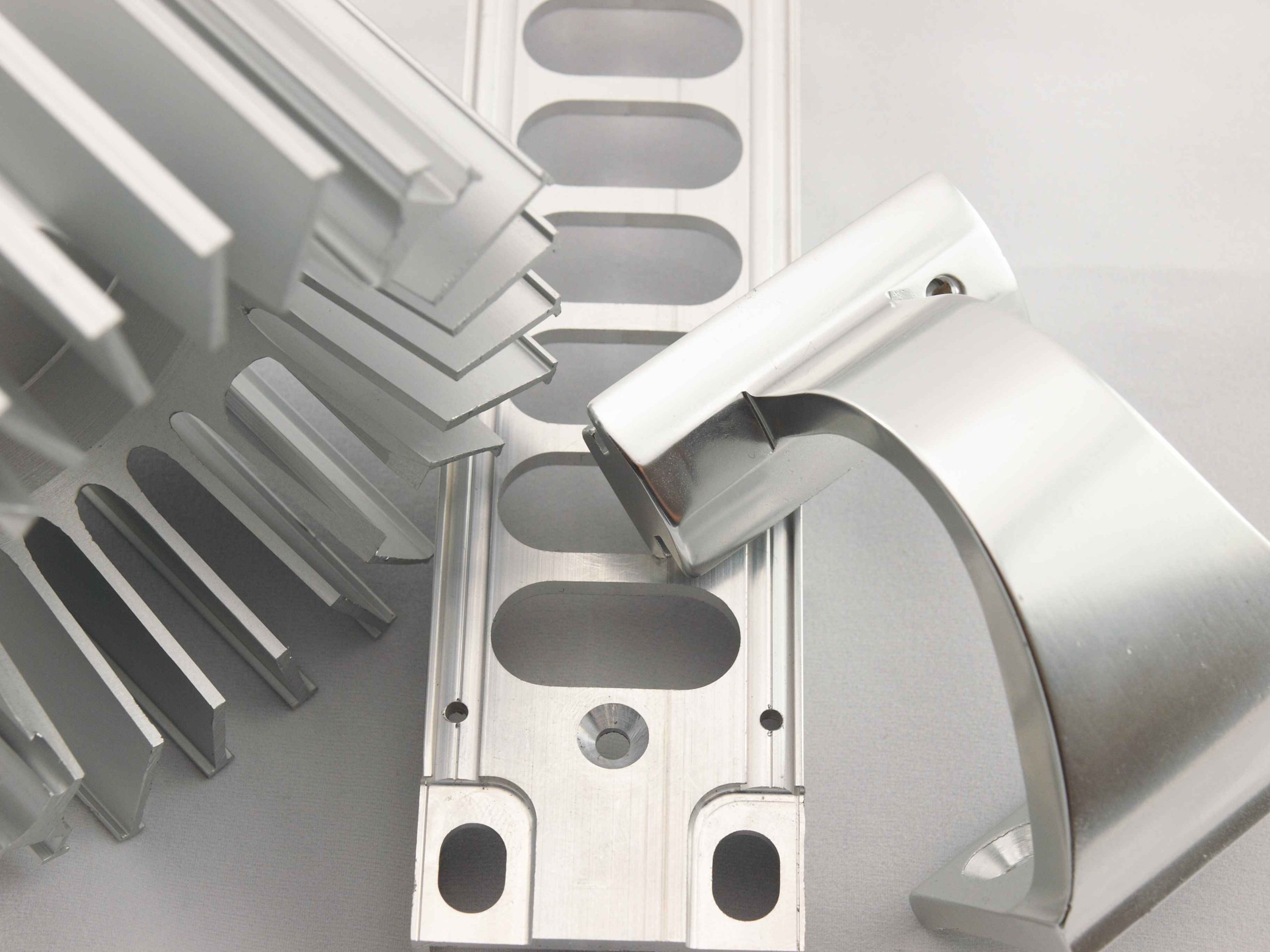 El aluminio es infinitamente reciclable, lo que lo convierte en una materia prima estratégica para los sectores más exigentes.